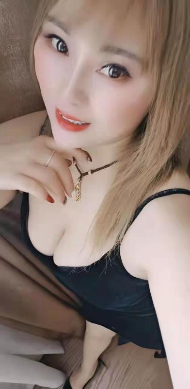 大胸小少妇 第1张