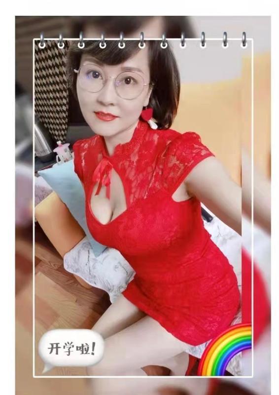 普陀妩媚眼镜女 第1张