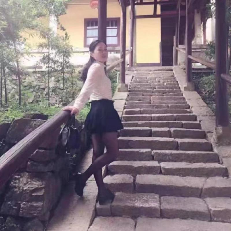 金山大景城熟女 第1张