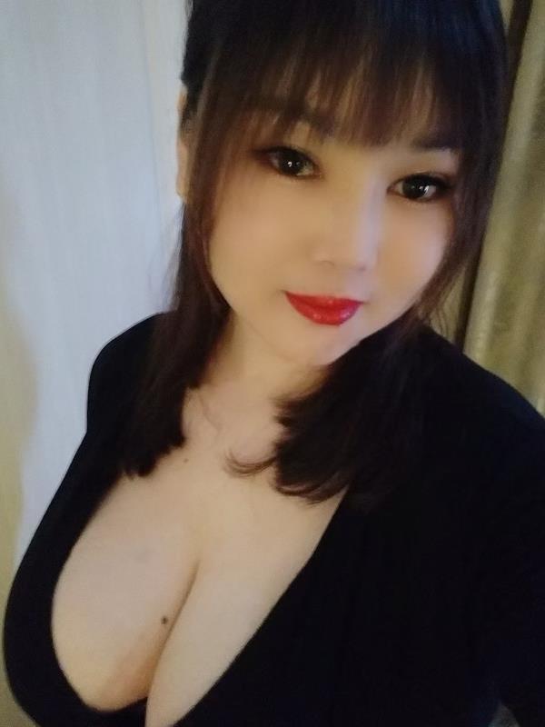 静安区大奶妹 第2张