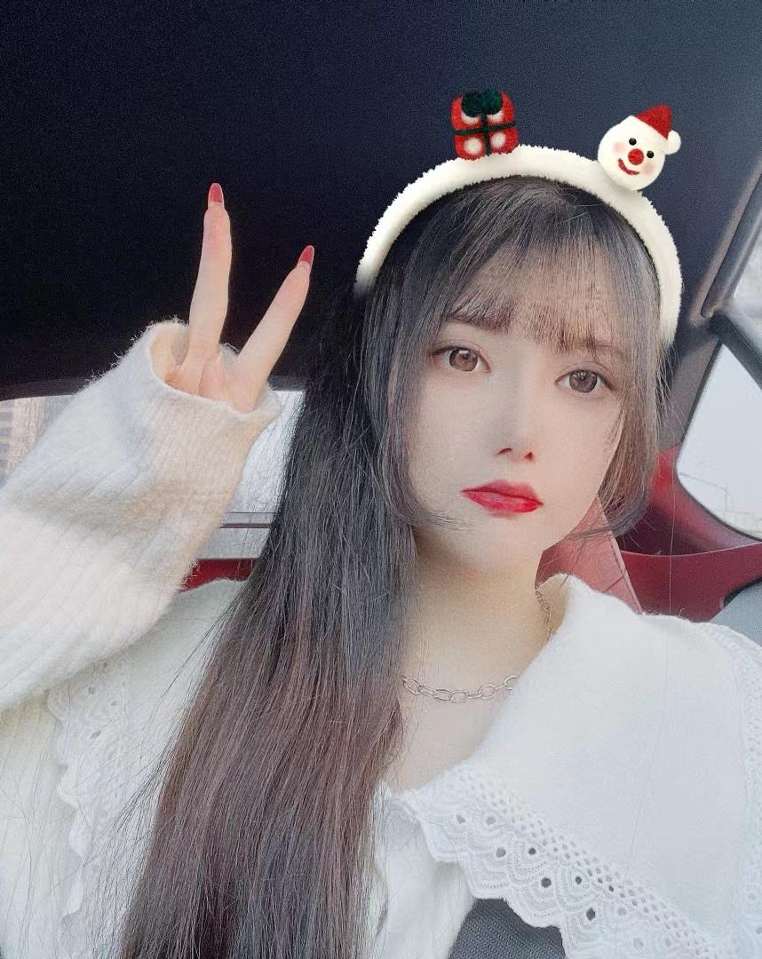 会喷水的小美女 第1张