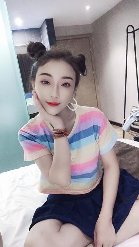 美女甜甜 第3张