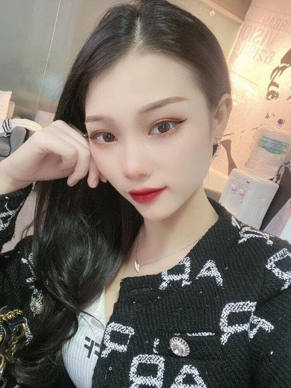 小脸蛋姐姐 第1张