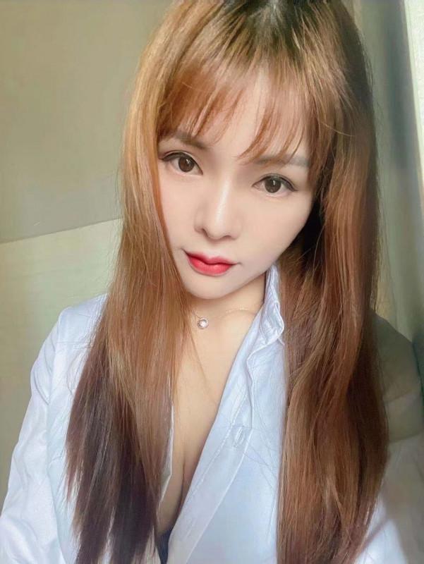 天桥少妇 第1张