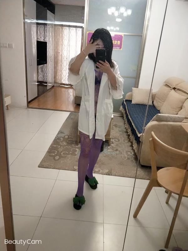 万虹广场微胖型妹子 第3张