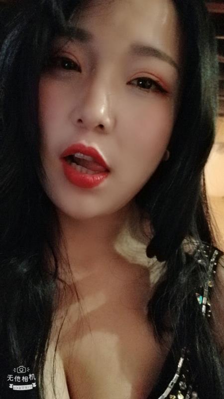 红唇烈焰少妇 第1张