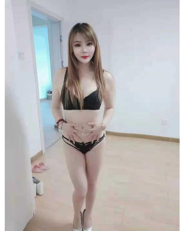 双飞性感小荡妇 第4张
