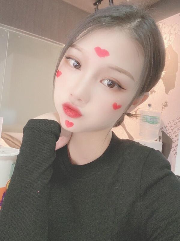 舌吻高个乖女 第2张