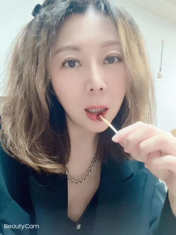 会喷水美女薇薇 第1张