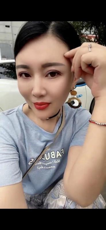 很有诱惑的熟女安安 第2张