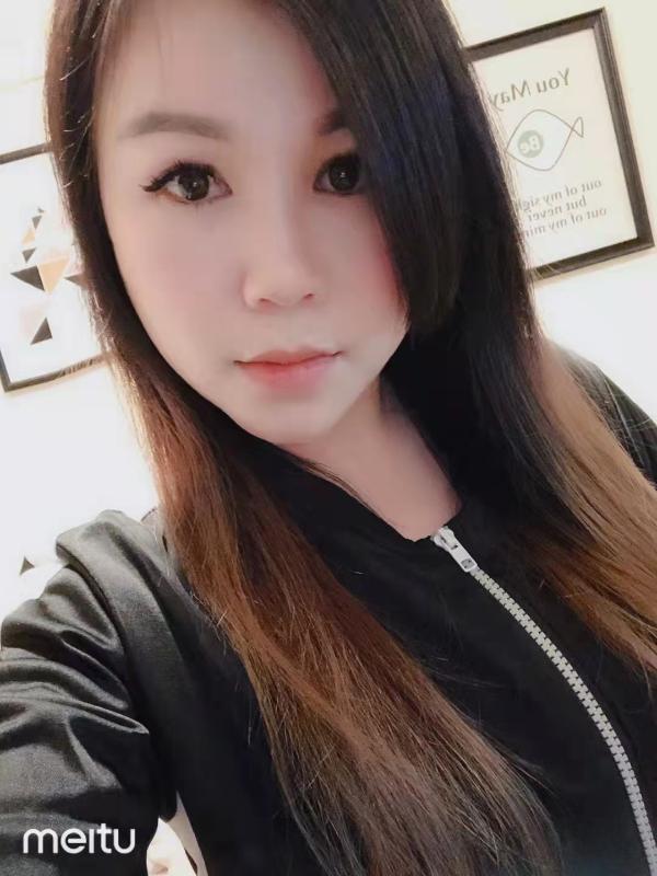 大胸少妇朵朵 第1张