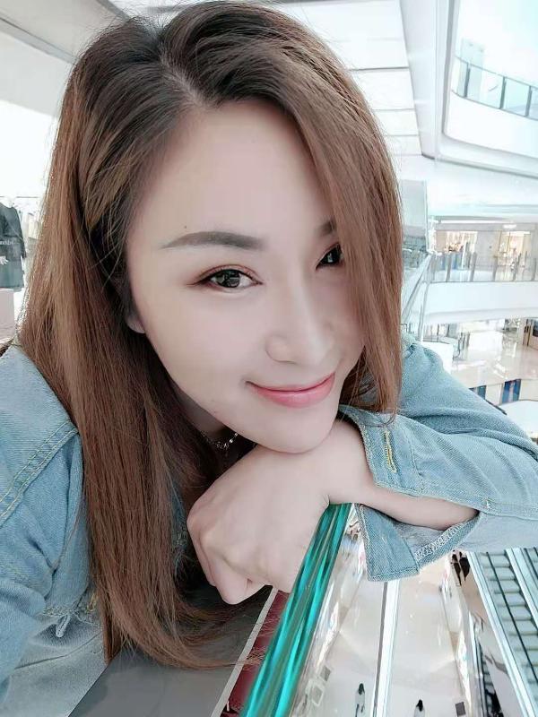 胸大臀大骚少妇 第1张