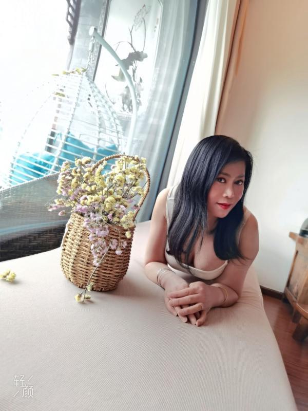 风骚旗袍女 第1张