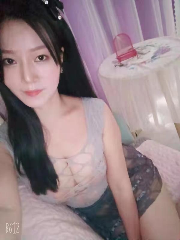 龙华大胸美女 第3张
