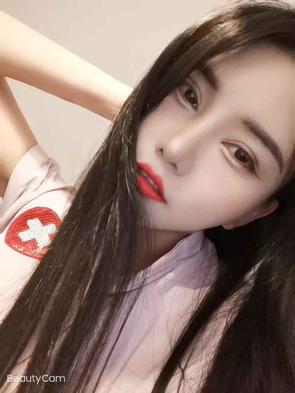 长腿巨乳果果 第2张