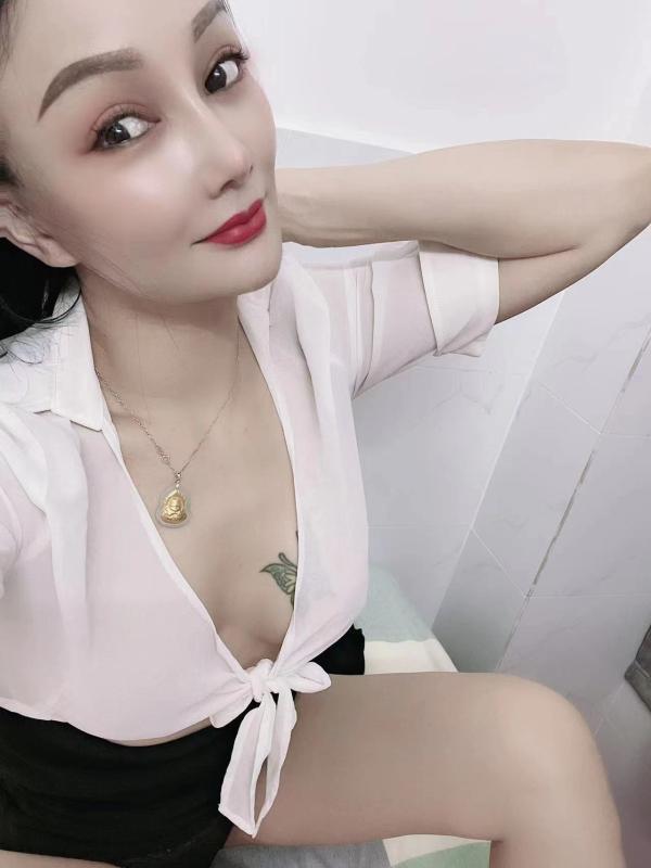 菲菲的胸非常软 第1张