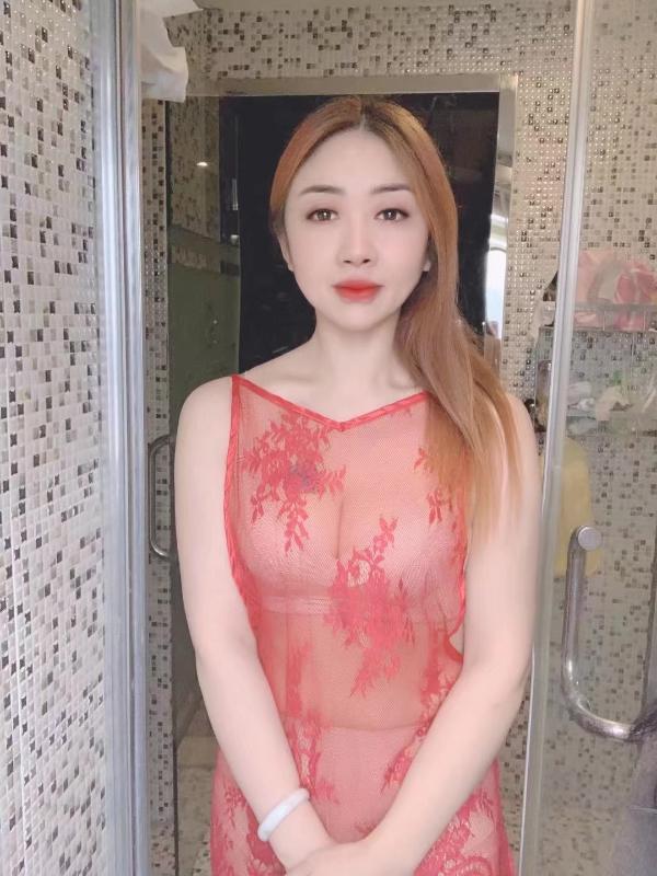 王家湾大胸少妇 第2张