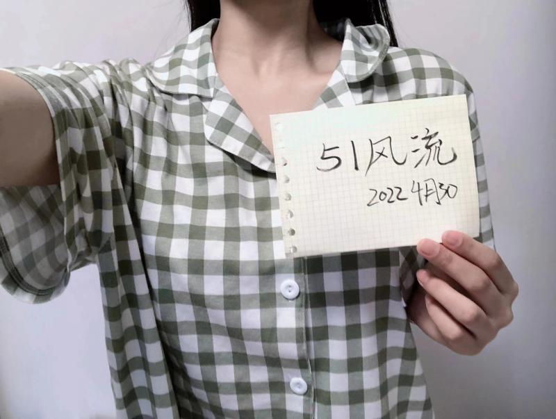 51不休息的小姐姐 第1张