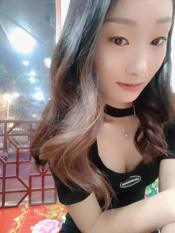风韵犹存的少妇 第2张