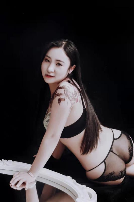 有纹身的小骚货 第1张