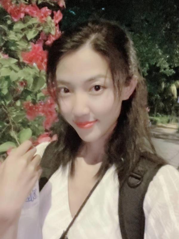 北京弹古筝的妹子 第1张