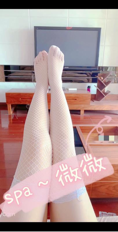 虎丘的大长腿美女 第2张