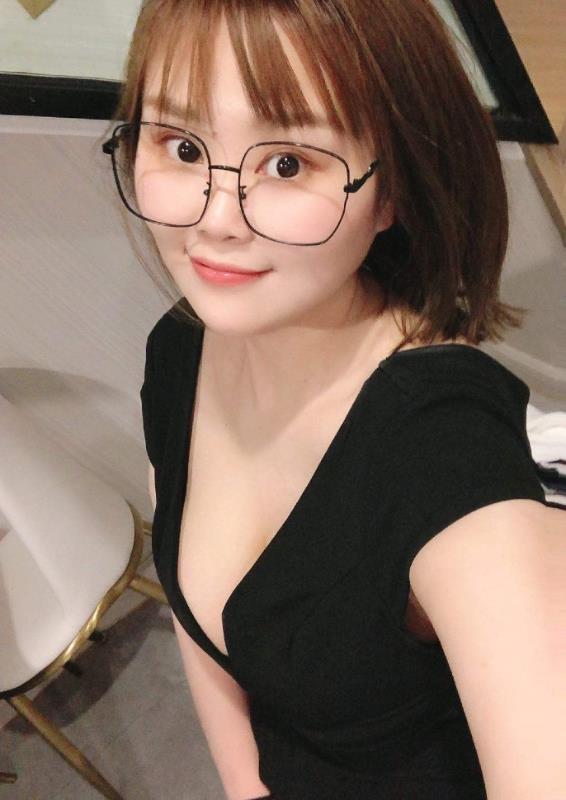 大胸丰满邻家妹妹珍妮 第3张