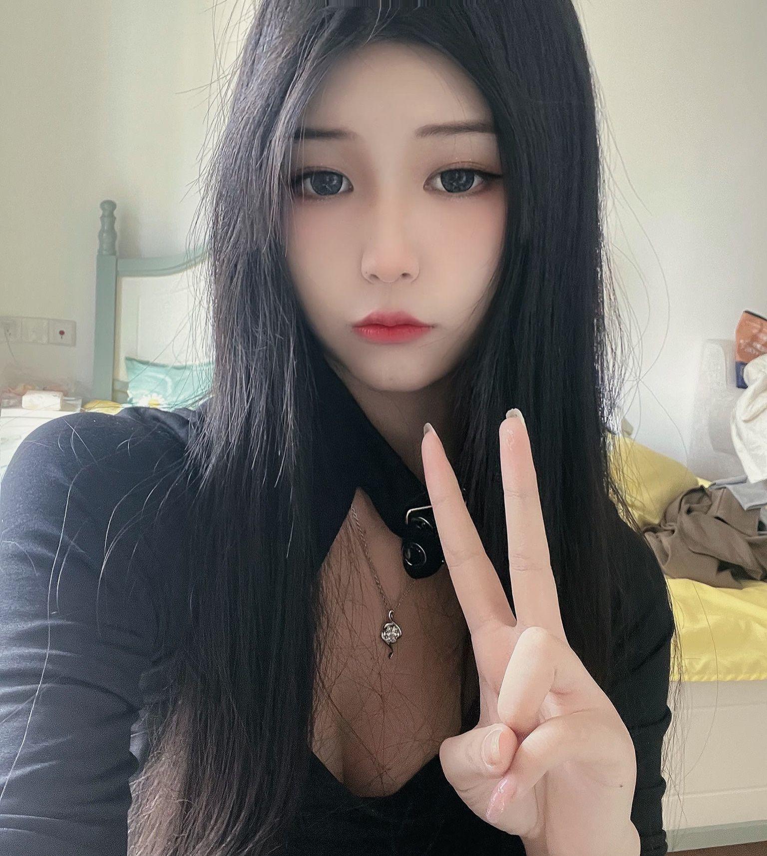 青羊一个颜值长腿妹子,喜欢玩腿的喜欢服务的可以去 第2张