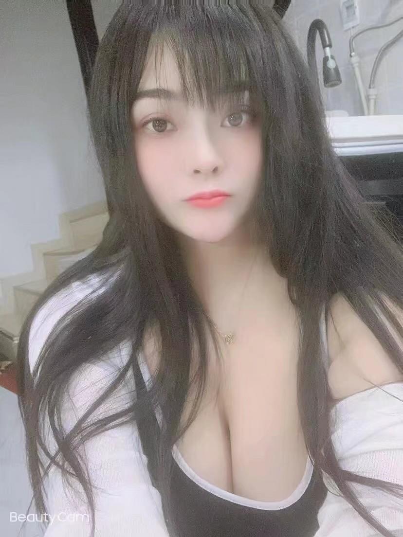 大奶的年轻妹子 第1张