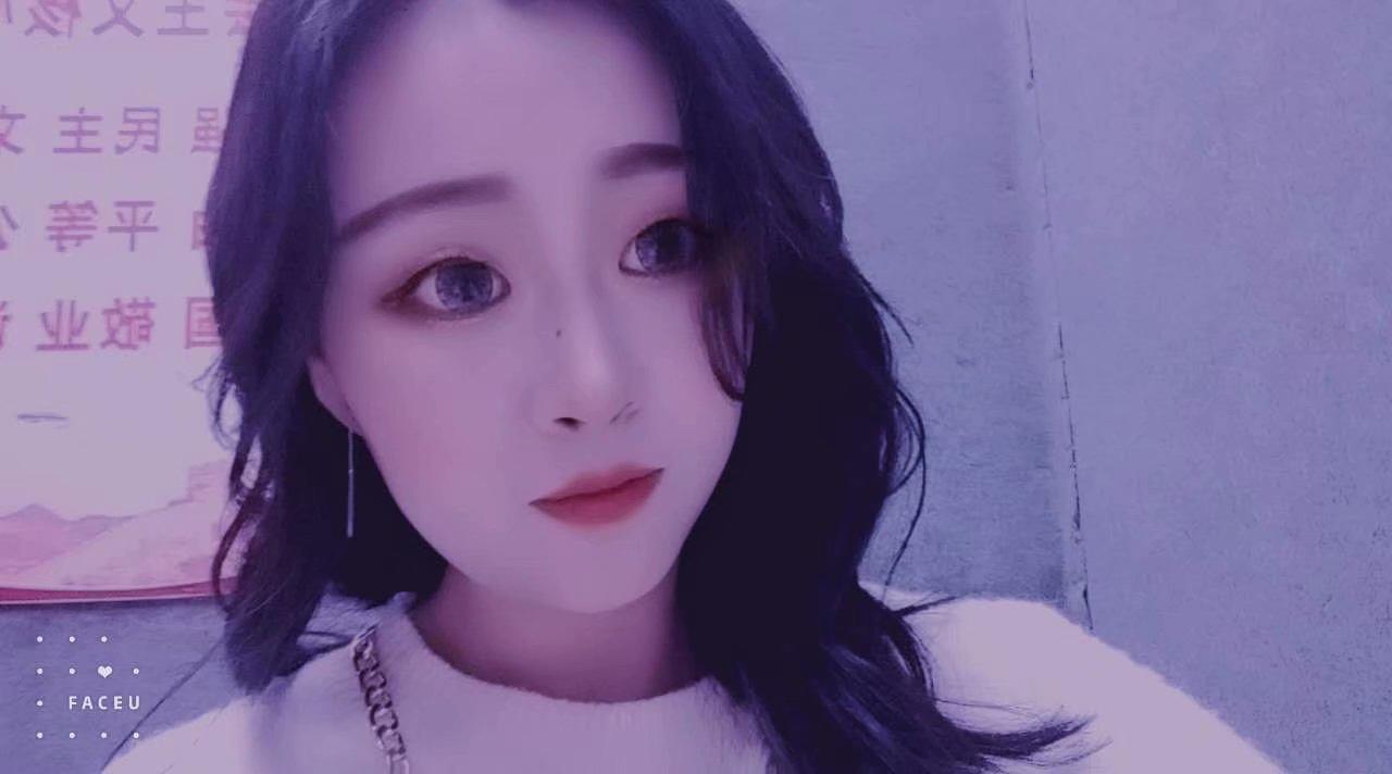 万达广场年轻妹子 第3张