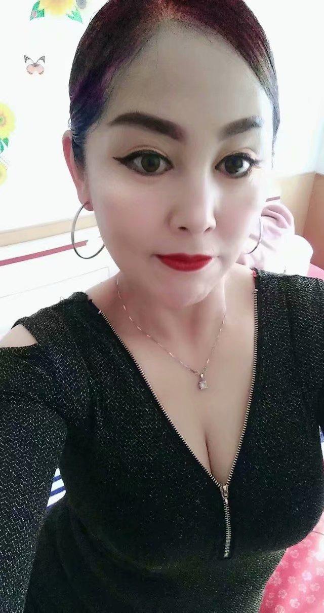 性感的黑丝妇人 第3张