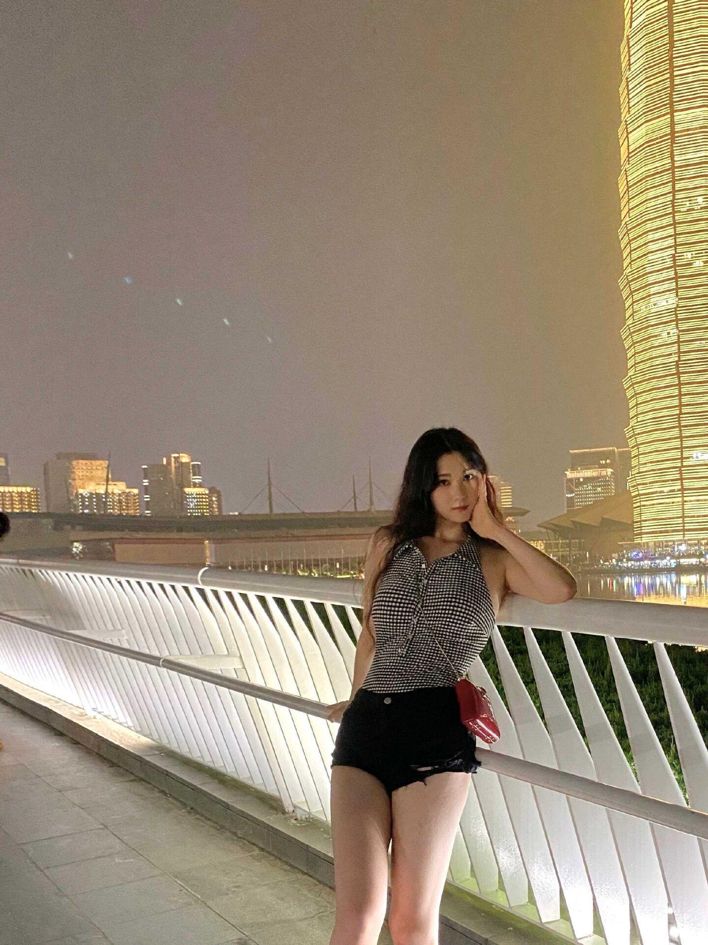 一个水多的妹子 第2张