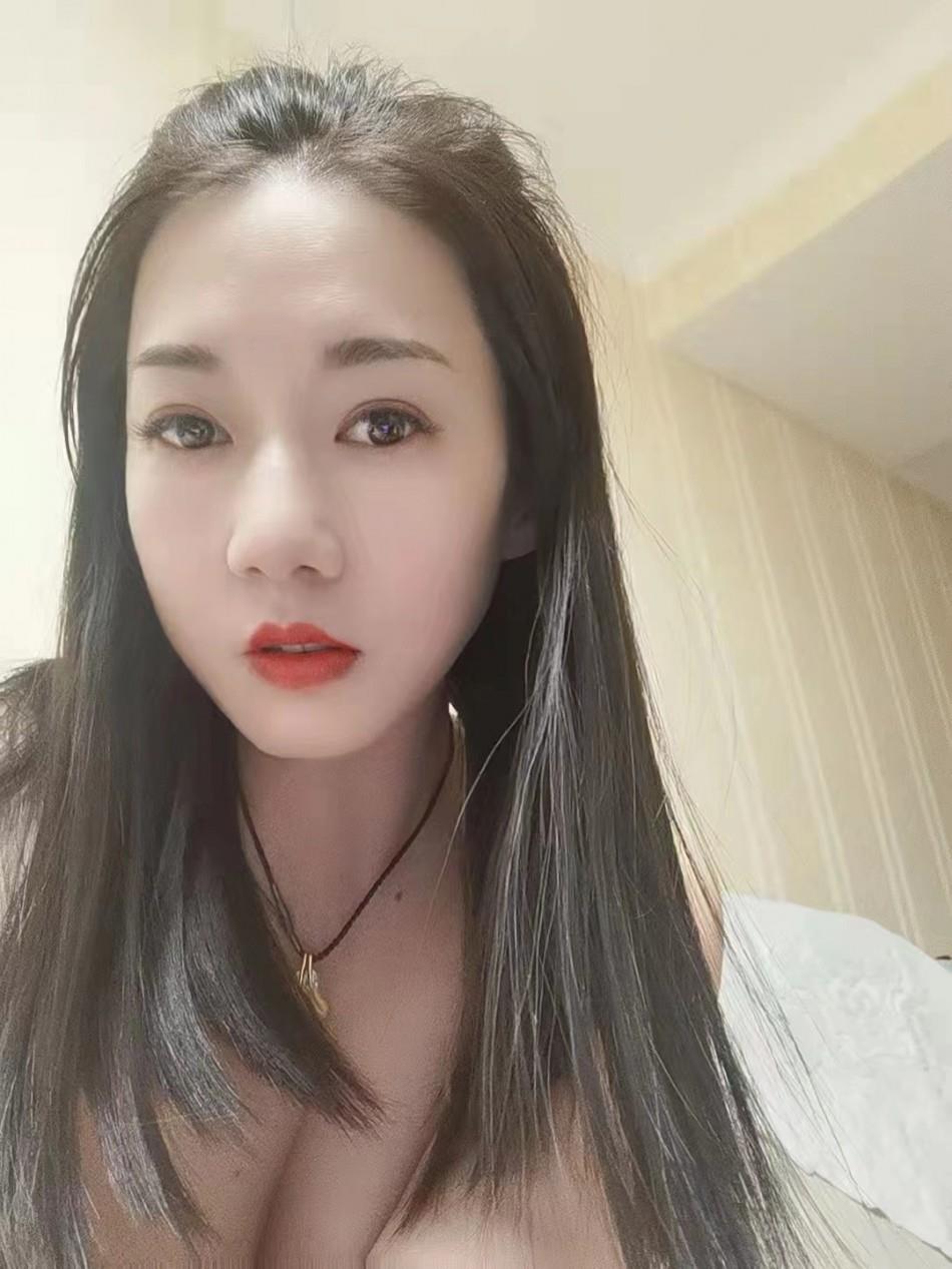 咸阳肤白貌美的妹子 第3张