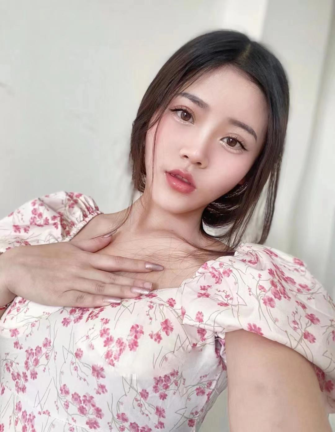 小花裙妹子,各方面都不错 第1张