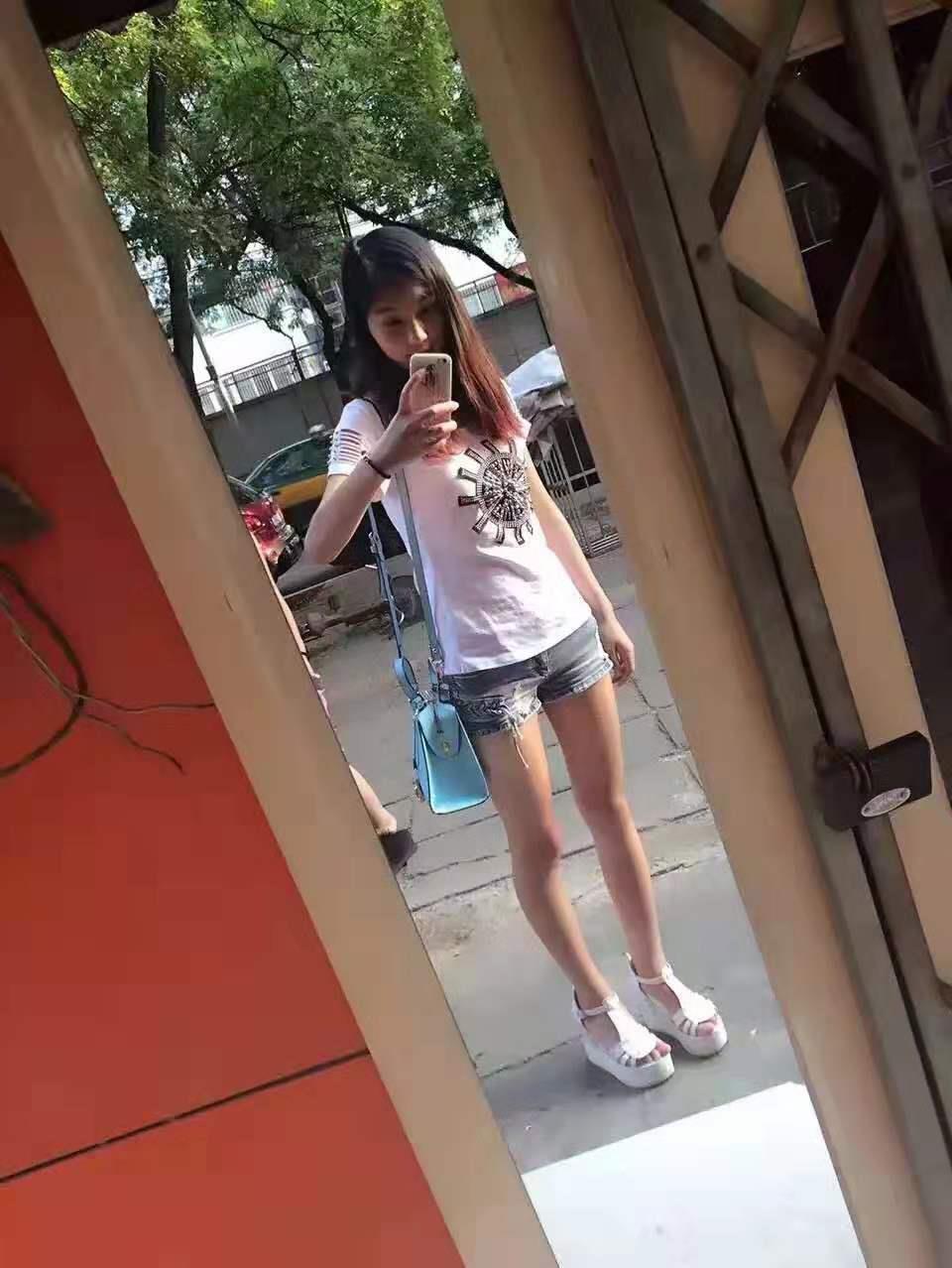 分享一个98年嫩妹 第2张