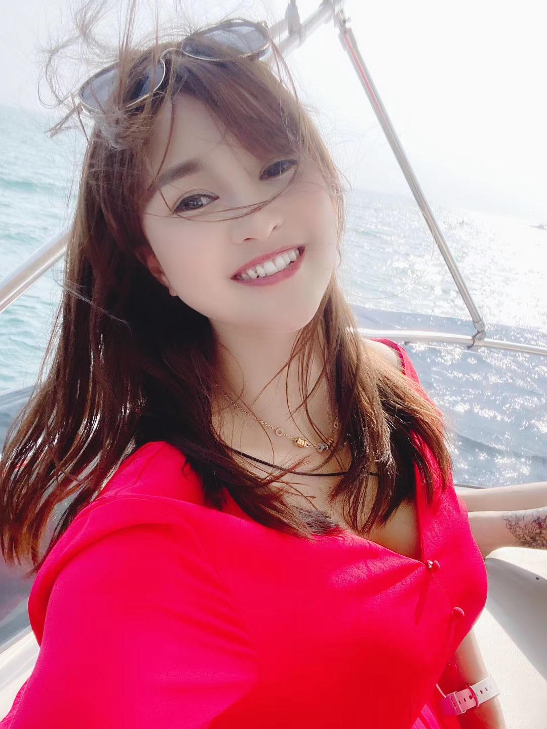 海珠区大胸骚妹 第1张