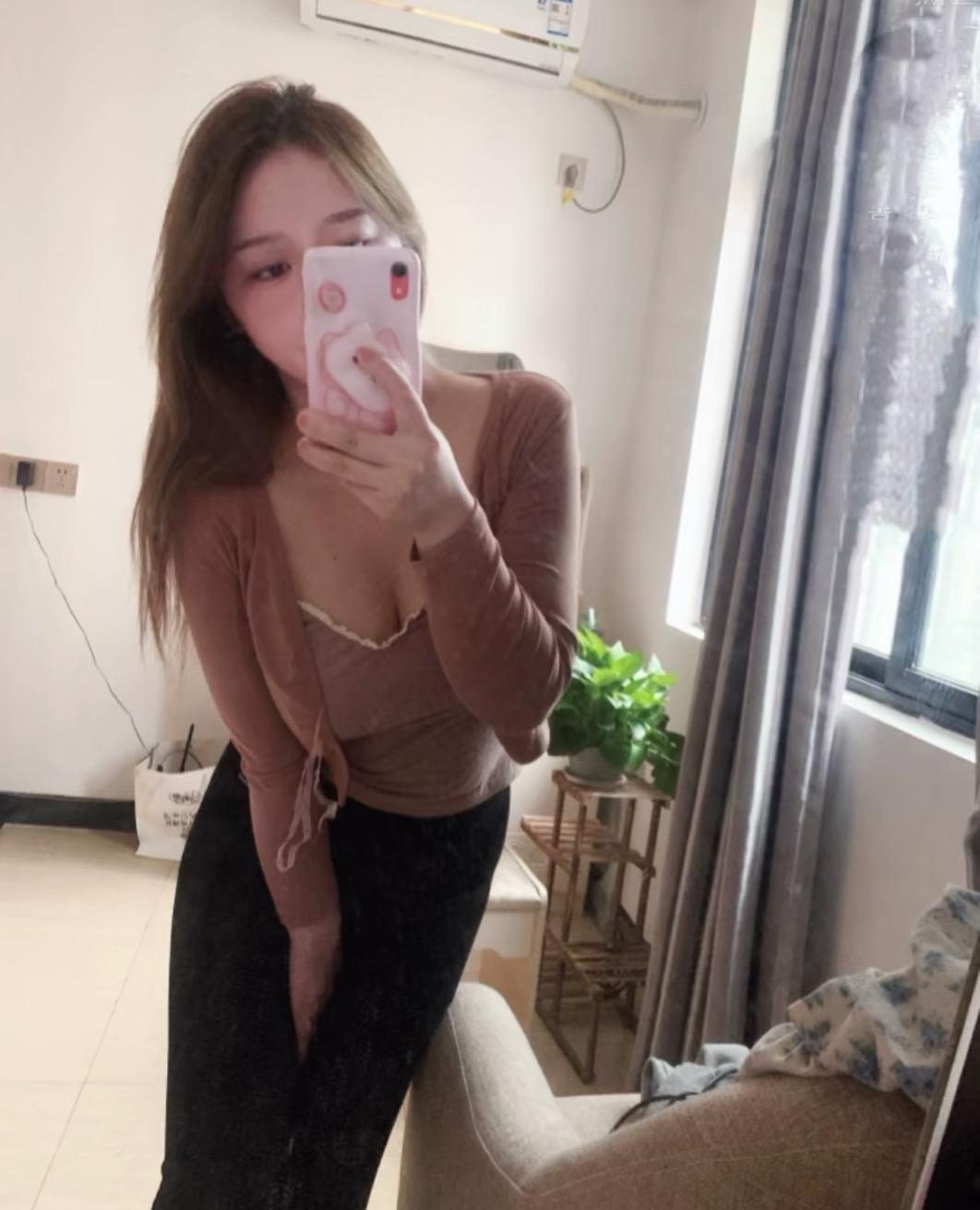 雨花区大胸妹子，很香很滑，压在下面很舒服 第3张