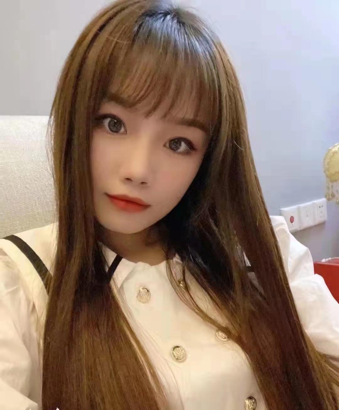 德思勤小姐姐，身材苗条，人照对版 第2张