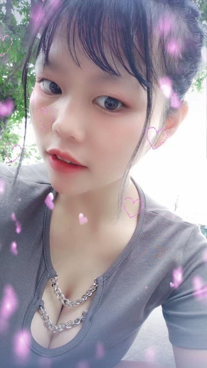 奶子很软的年轻妹子 第1张