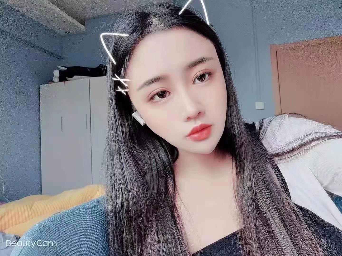 昆明一个年轻漂亮身材棒棒的小姐姐 第2张