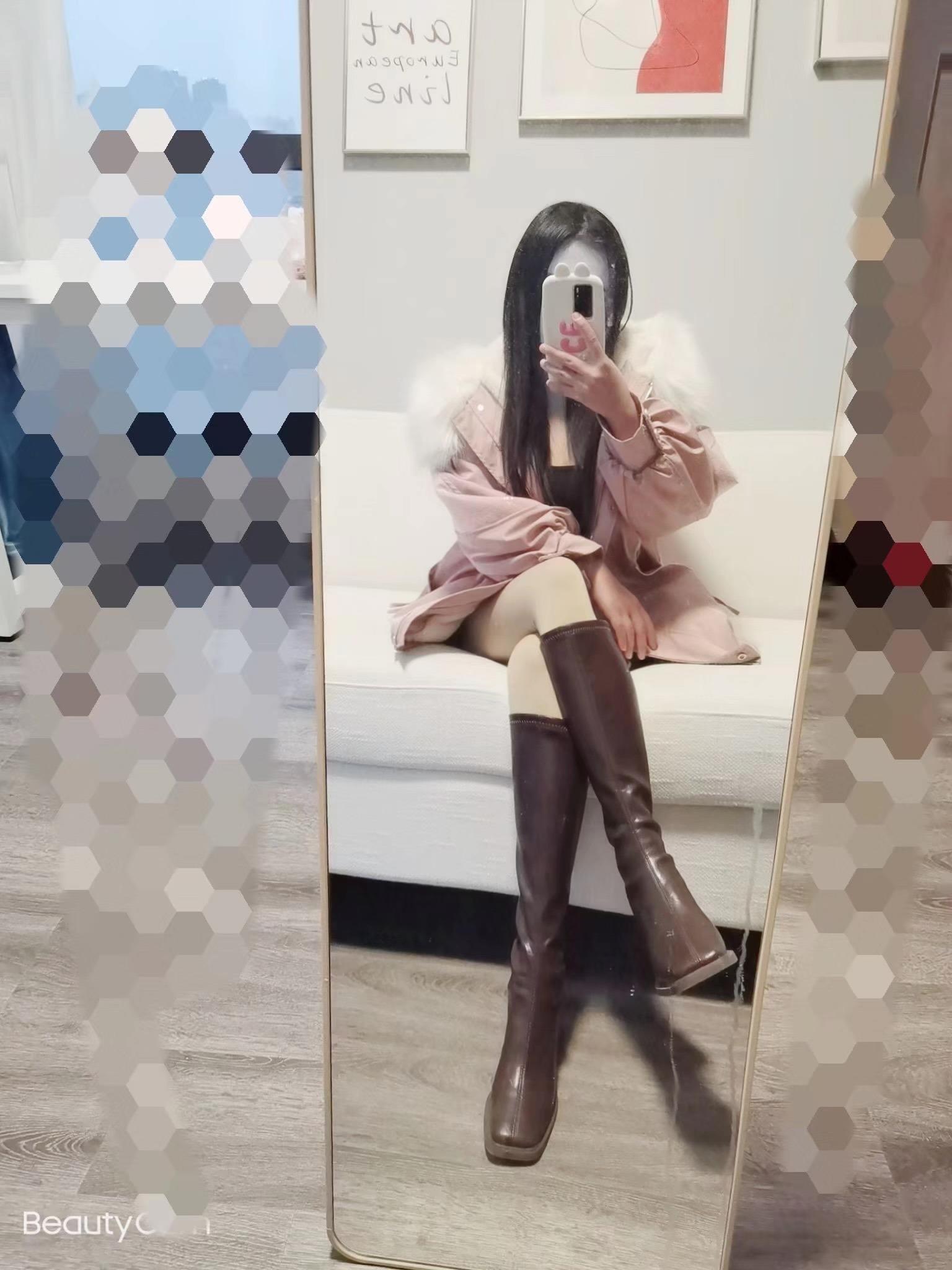 昆明一个年轻漂亮身材棒棒的小姐姐 第3张