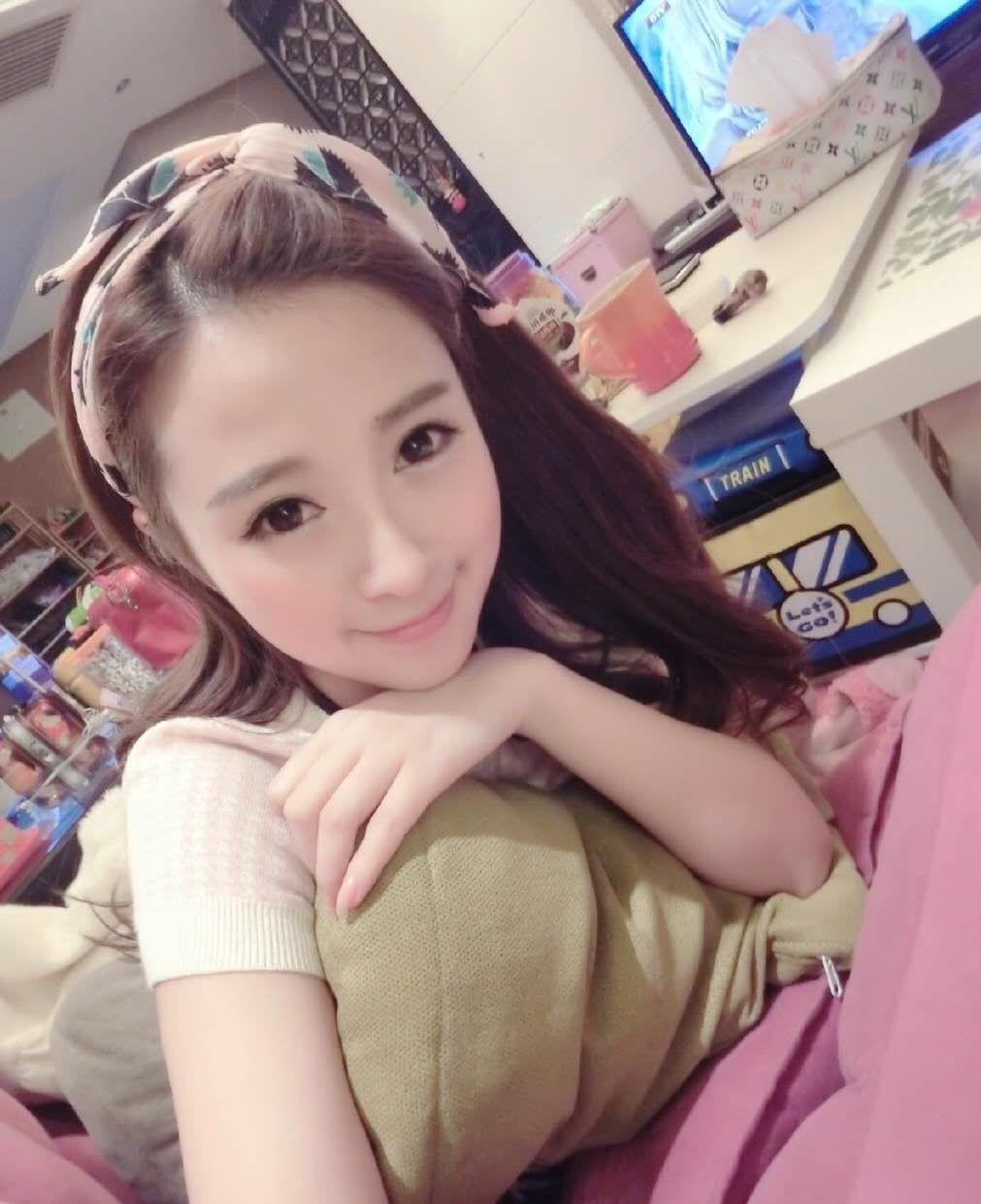 胸大清纯的美女 第1张