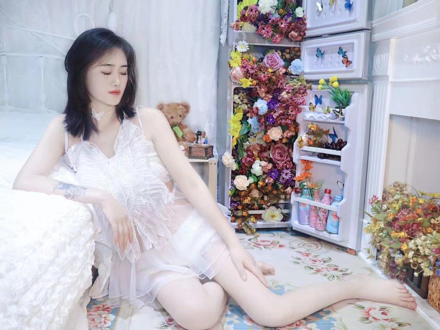 一个大个儿干净白活还细致的妹子 第3张
