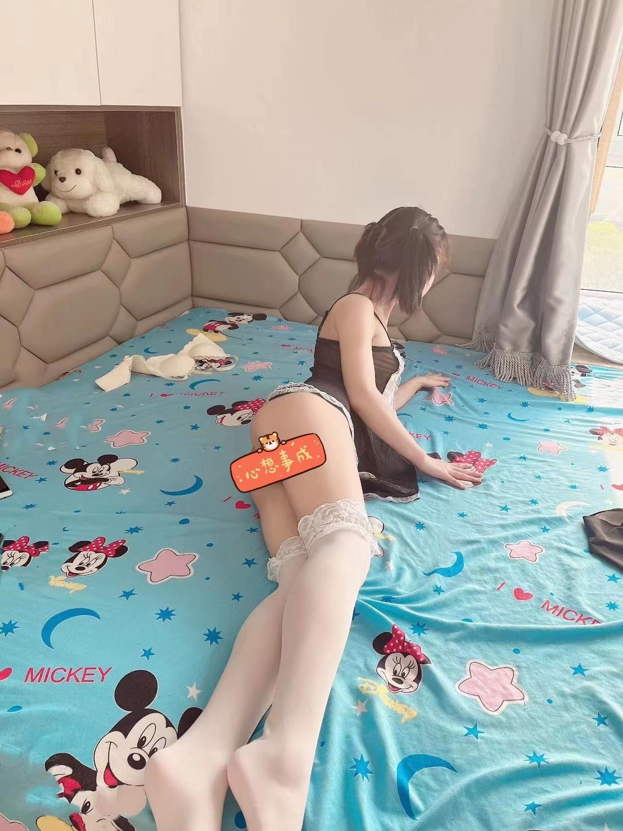 娇小妹子，引人犯罪，附现场纯生图 第1张