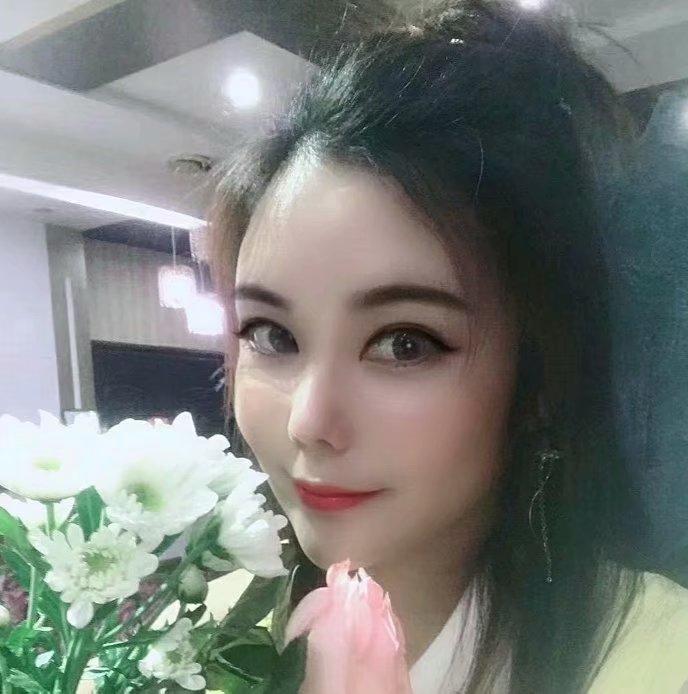 骚气十足的少妇,肤白胸大! 第1张