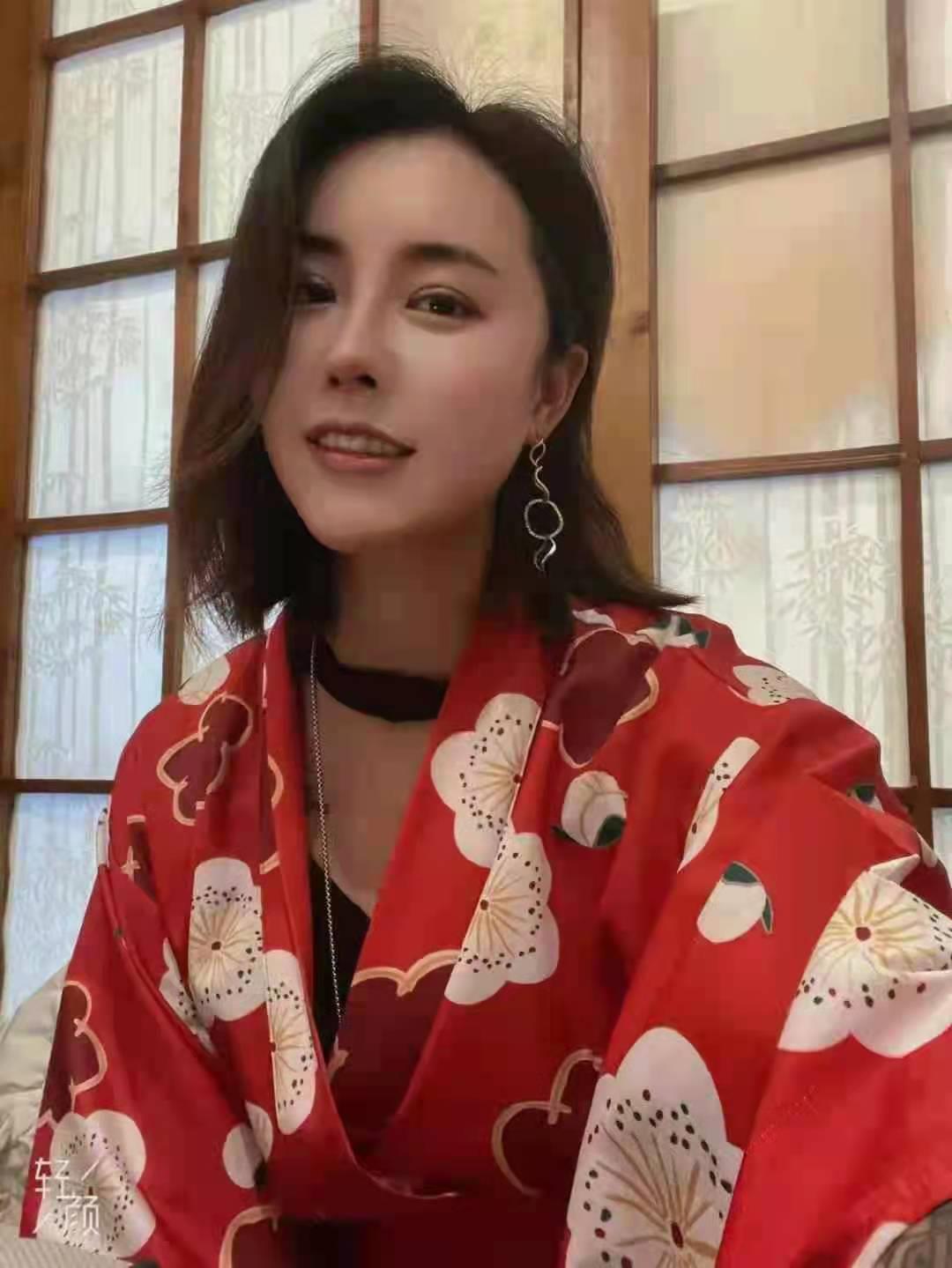 鄞州区D奶御姐,一边干一边把奶子怼我嘴里让我吃 第1张