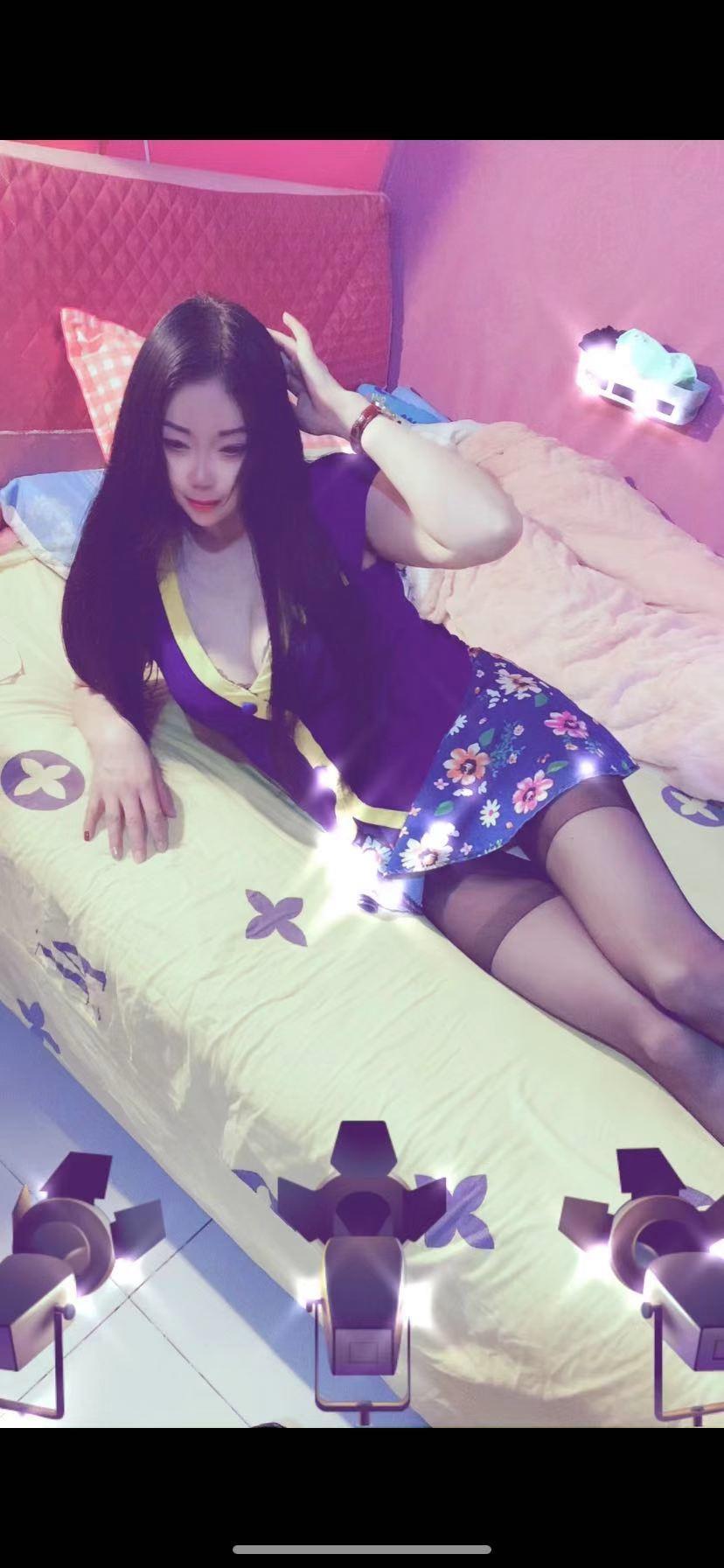 爆乳长腿熟妇泻火 第2张