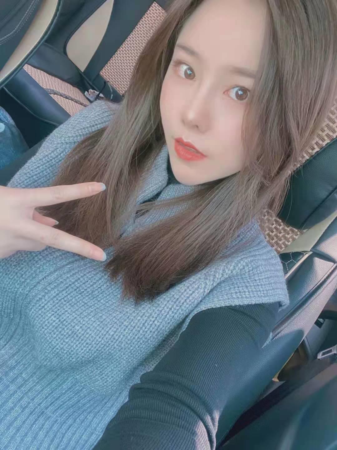 徐汇区颜值不错的大胸妹子，下面水多，干起来舒服 第1张