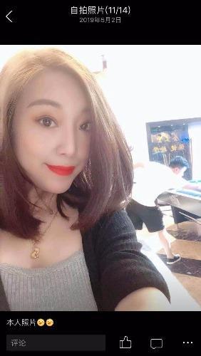 体育场附近熟女，肤白貌美，大胸长腿美女 第3张