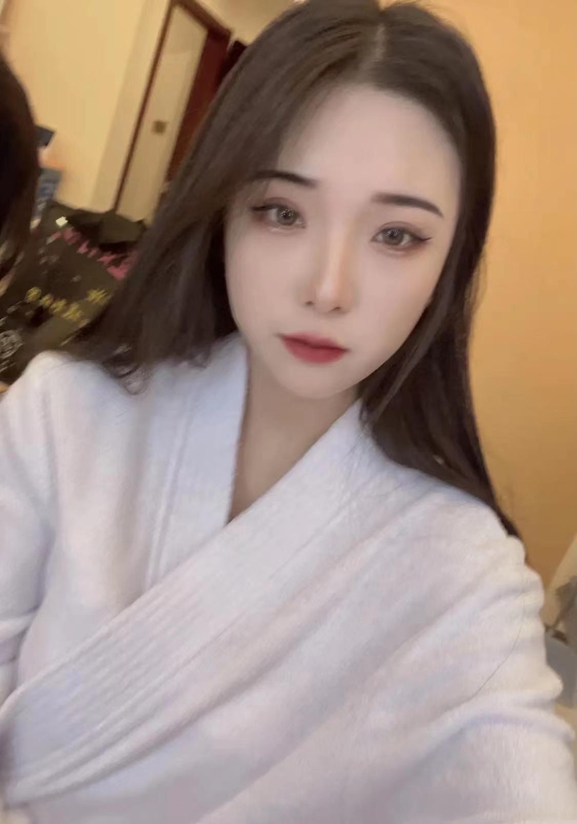 21岁的妹妹,床上很风骚 第2张